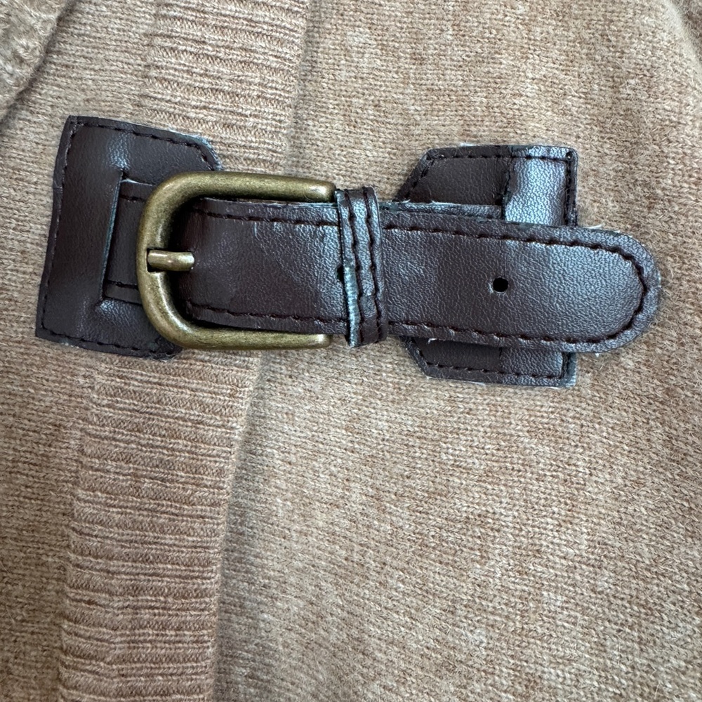 Saks Fifth Avenue Sweater 100% Cashmere Tan with buckle detail Size M/L - Picture 6 of 7